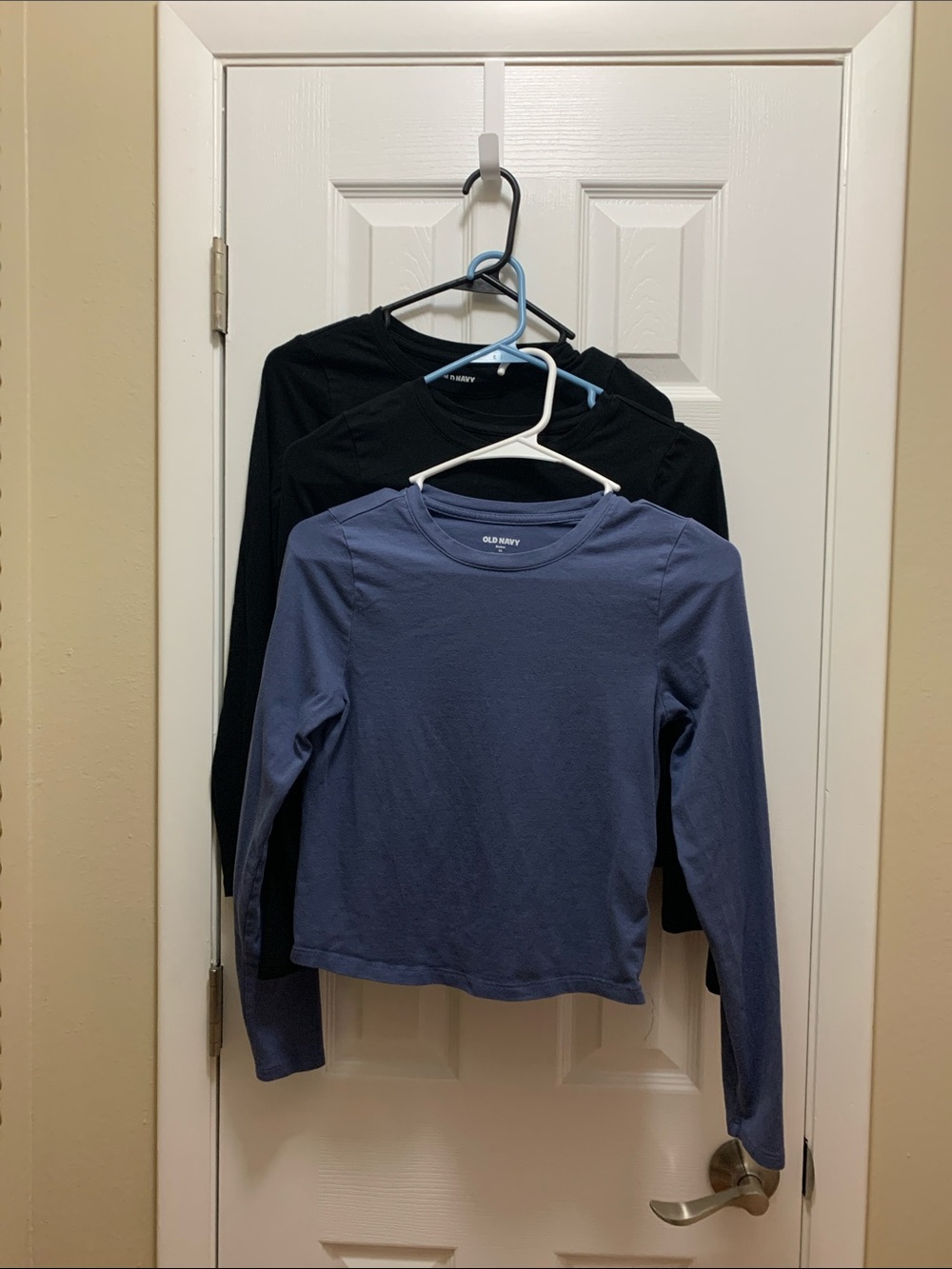 3 pack - Women’s Old Navy Long-Sleeve Tees - Blue and 2 Black